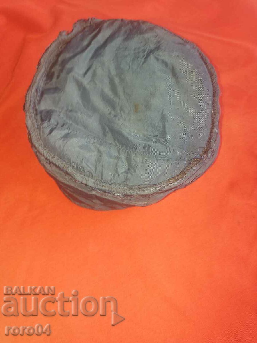 Delivery of OLD MUSLIM MAN'S HAT Delivery of OLD MUSLIM MAN'S HAT