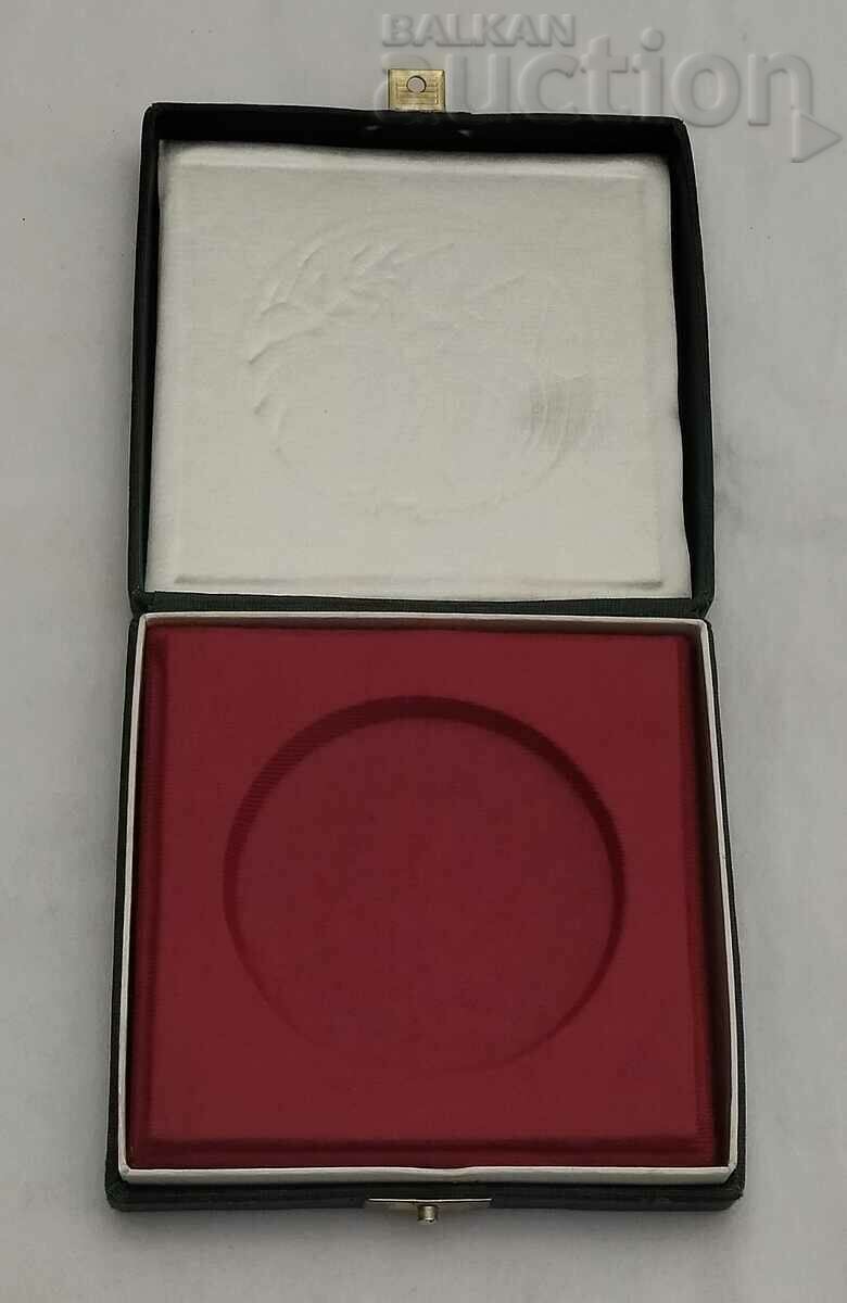 Auction ACADEMIC COLLEGE GAMES PLAQUE MEDAL BOX Auction ACADEMIC COLLEGE GAMES PLAQUE MEDAL BOX