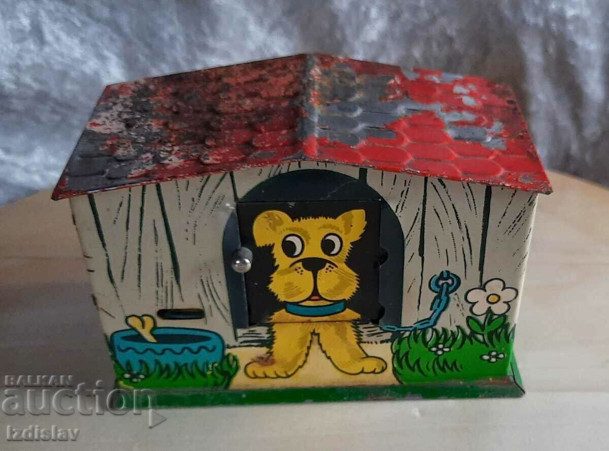 Delivery of Old metal toy Dog piggy bank. A classic. Delivery of Old metal toy Dog piggy bank. A classic.