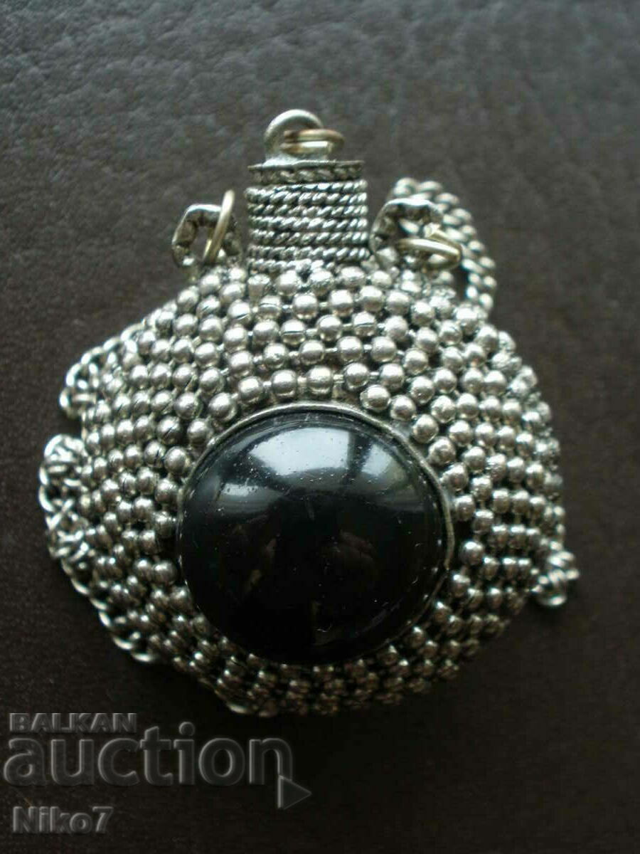 Auction Old, interesting bottle for perfume (scented oils). Auction Old, interesting bottle for perfume (scented oils).