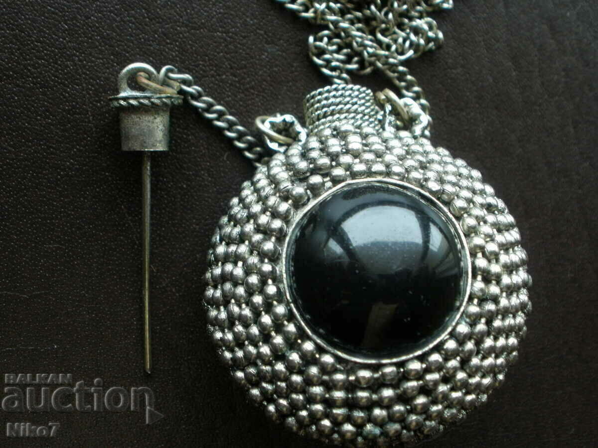 Delivery of Old, interesting bottle for perfume (scented oils). Delivery of Old, interesting bottle for perfume (scented oils).