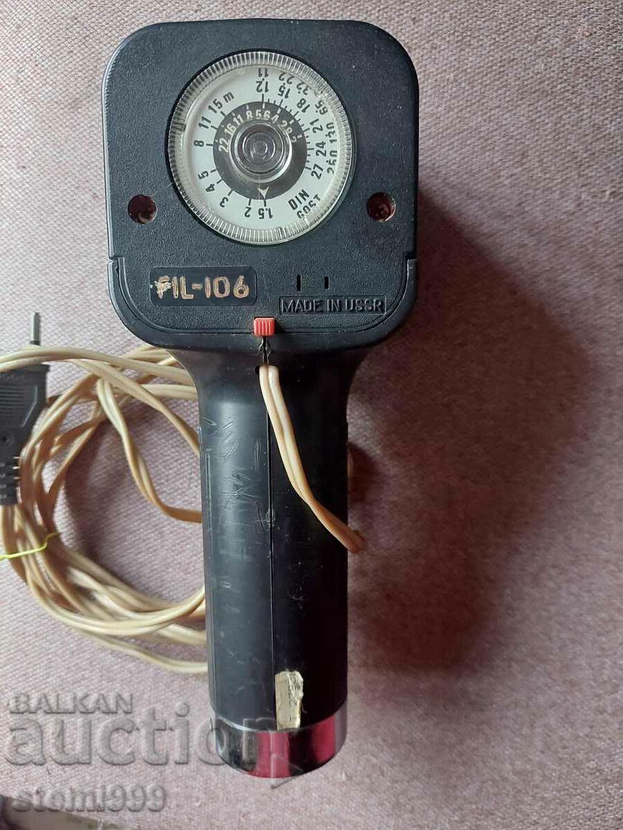 Auction Old Russian camera flash Auction Old Russian camera flash