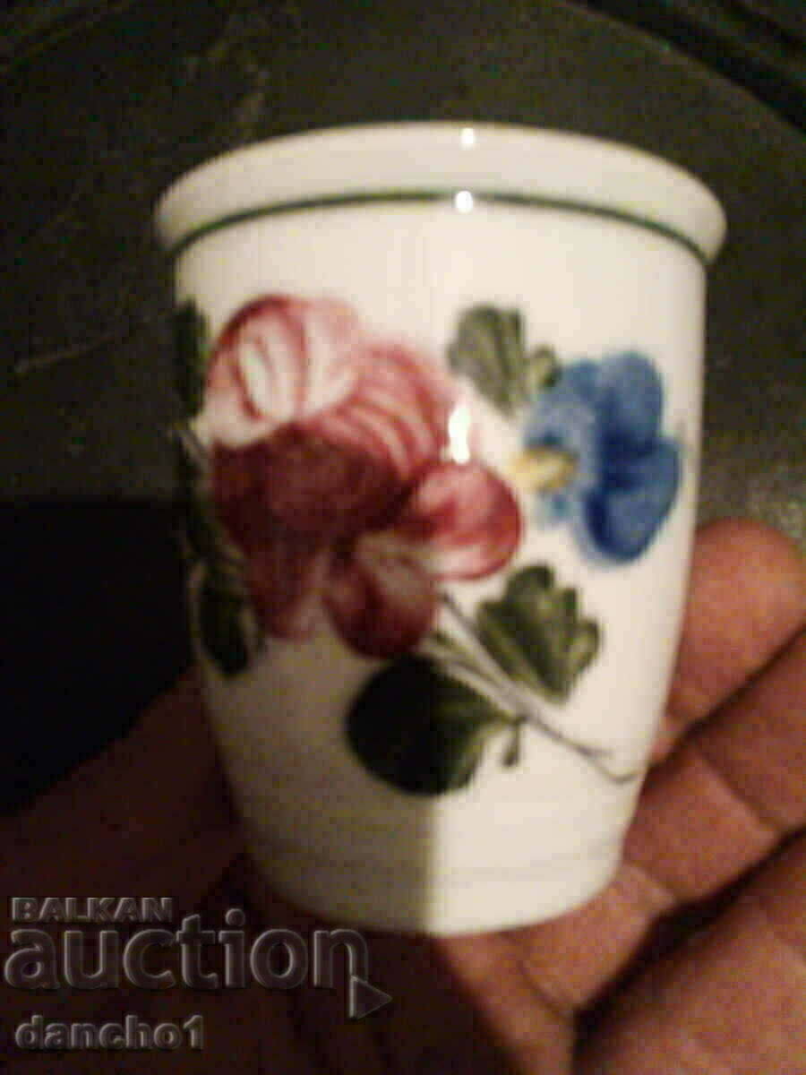 O cana cu preț € 1.53 | 2.99 BGN