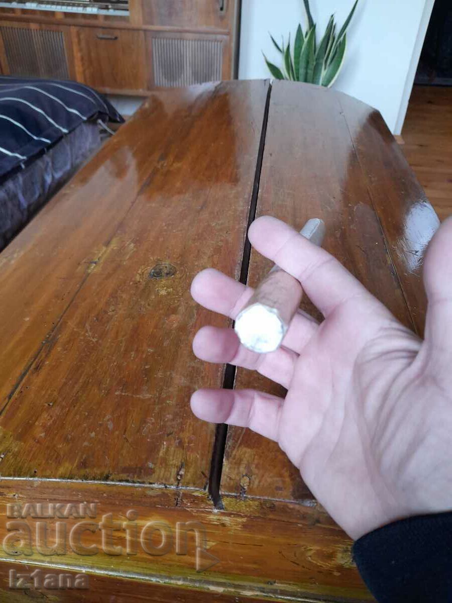 Delivery of Marlboro souvenir cigarette Delivery of Marlboro souvenir cigarette