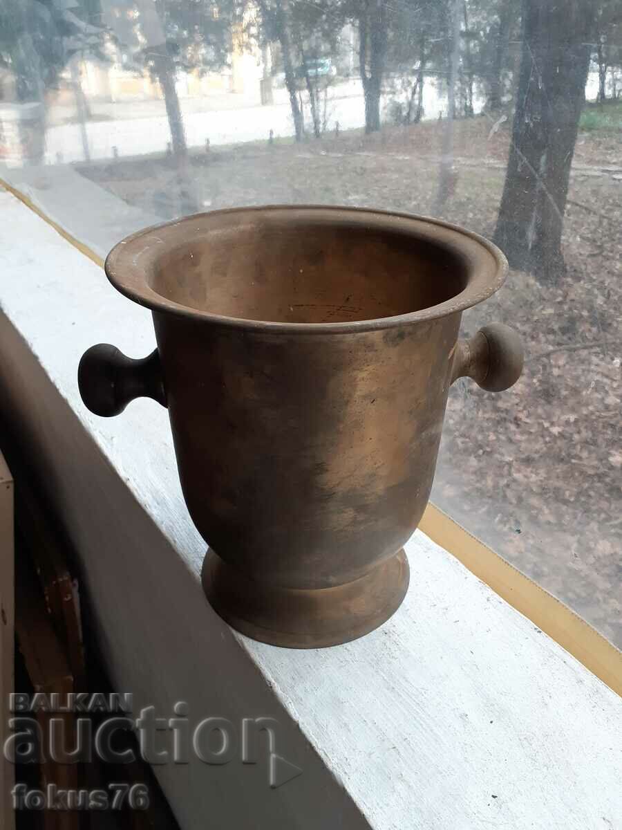 Vechi răcitor de șampanie mare din bronz din secolul al XIX-lea Art Deco cu preț 190.00 BGN | € 97.15