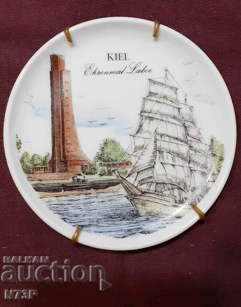 SMALL PORCELAIN PLATE. COLLECTION. GERMANY.