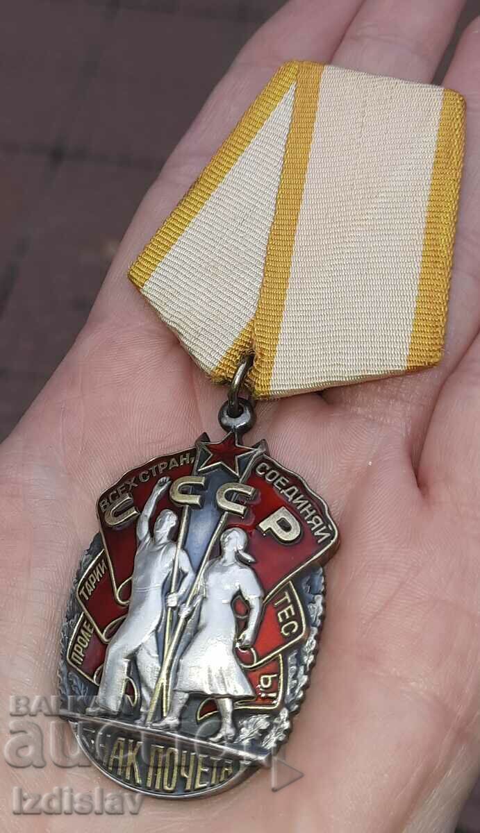 Ordinul de argint sovietic „Insigna de onoare” cu preț 220.00 BGN | € 112.48 Ordinul de argint sovietic „Insigna de onoare” cu preț 220.00 BGN | € 112.48