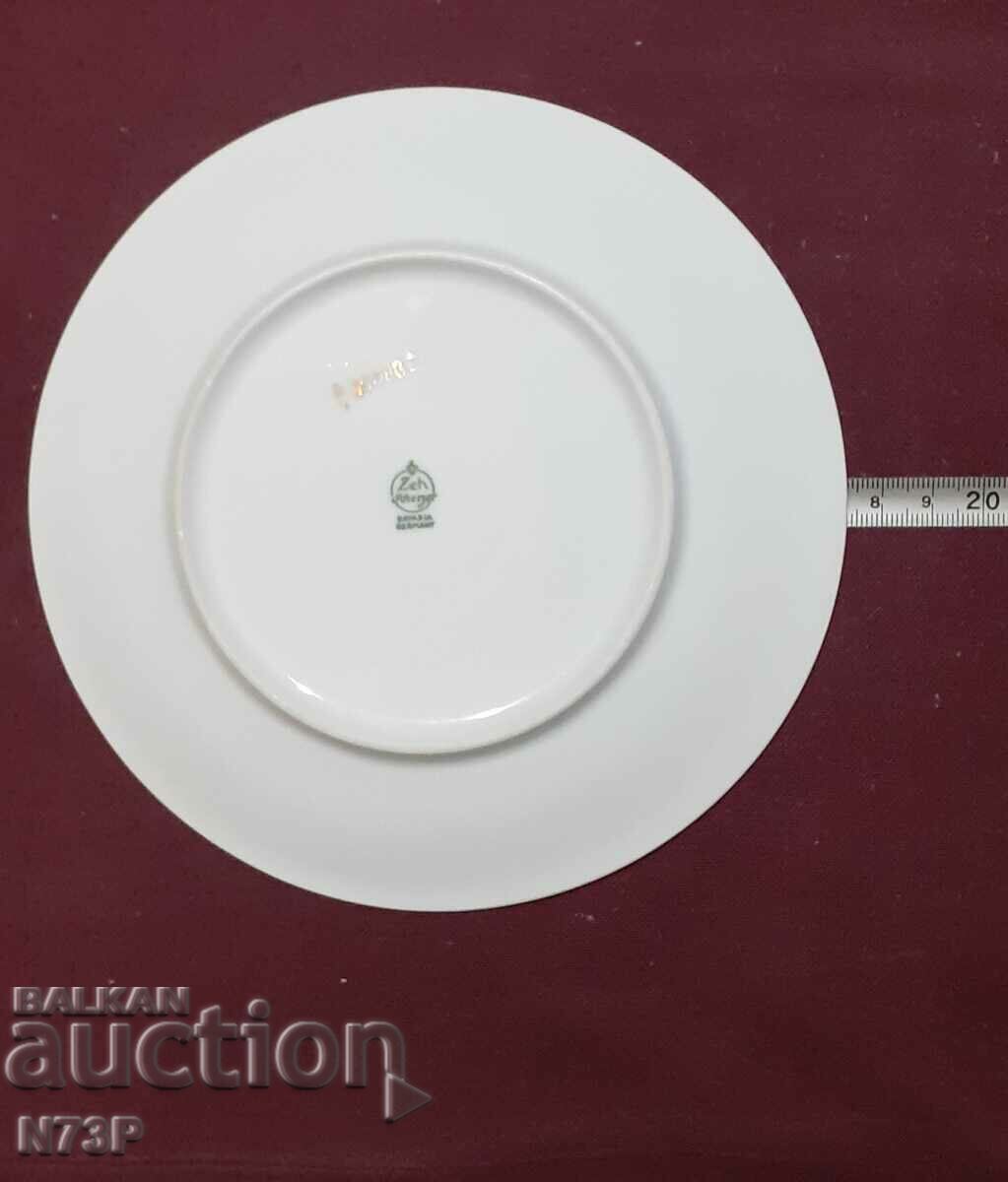 PLATĂ VECHE DE PORȚELAN. COLECTIE. FACUT IN GERMANIA. cu preț 10.00 BGN | € 5.11