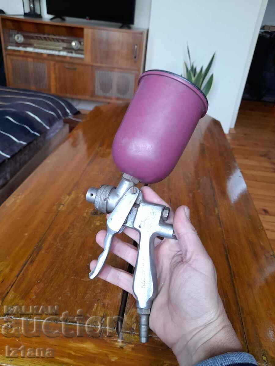 Old compressor spray gun for painting with price 60.00 BGN | € 30.68 Old compressor spray gun for painting with price 60.00 BGN | € 30.68
