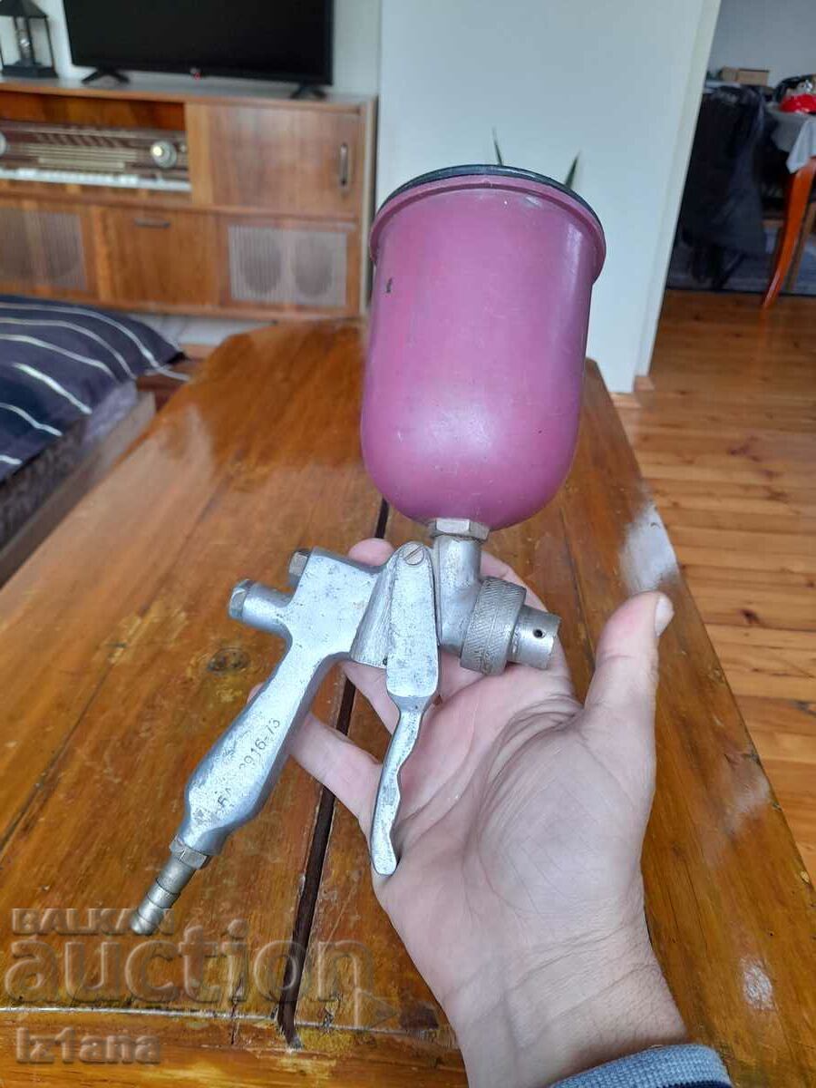 Delivery of Old compressor spray gun for painting Delivery of Old compressor spray gun for painting