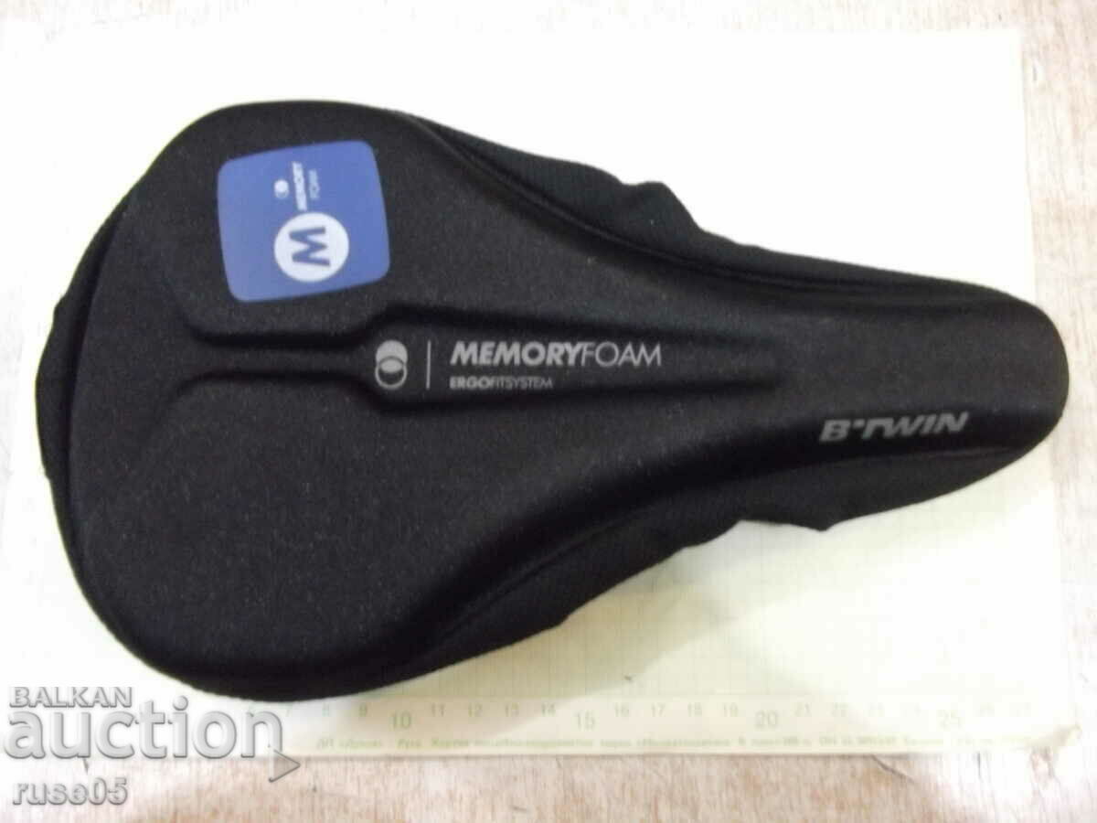 Seat cover 500 with memory foam, size M, black, new with price 10.00 BGN | € 5.11