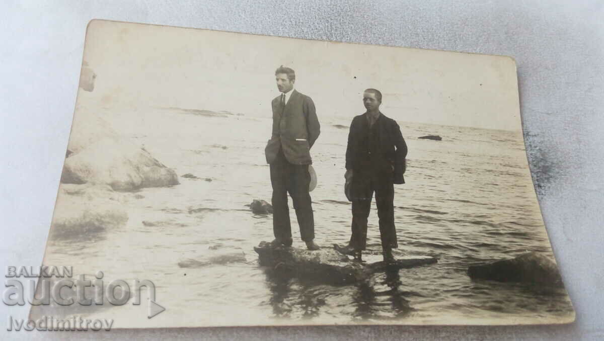 Снимка Месемврия Двама мъже на камък на брега на морето 1927