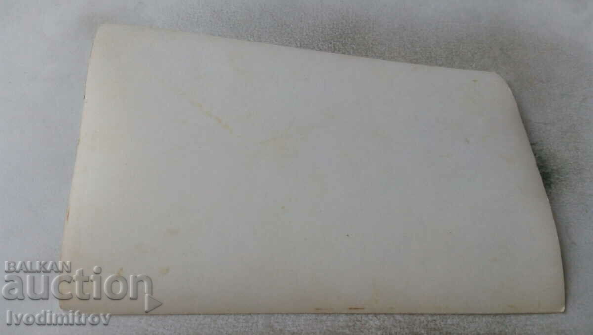 Φωτογραφία Νεόνυμφοι με την κοπέλα του με τιμή 1.35 BGN | € 0.69 Φωτογραφία Νεόνυμφοι με την κοπέλα του με τιμή 1.35 BGN | € 0.69