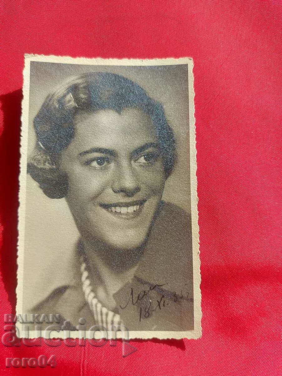 Delivery of PENCHO BALKANSKI - MOON PHOTO Delivery of PENCHO BALKANSKI - MOON PHOTO