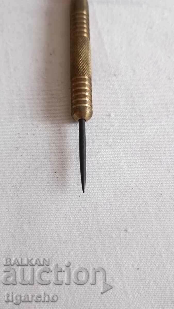 Delivery of Darts arrows