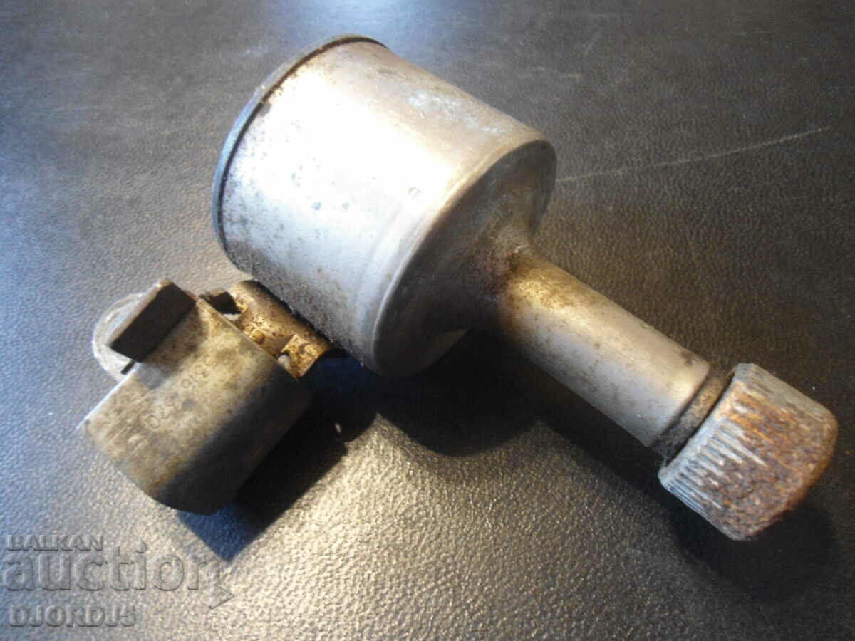 Old Russian dynamo with price 3.00 BGN | € 1.53 Old Russian dynamo with price 3.00 BGN | € 1.53