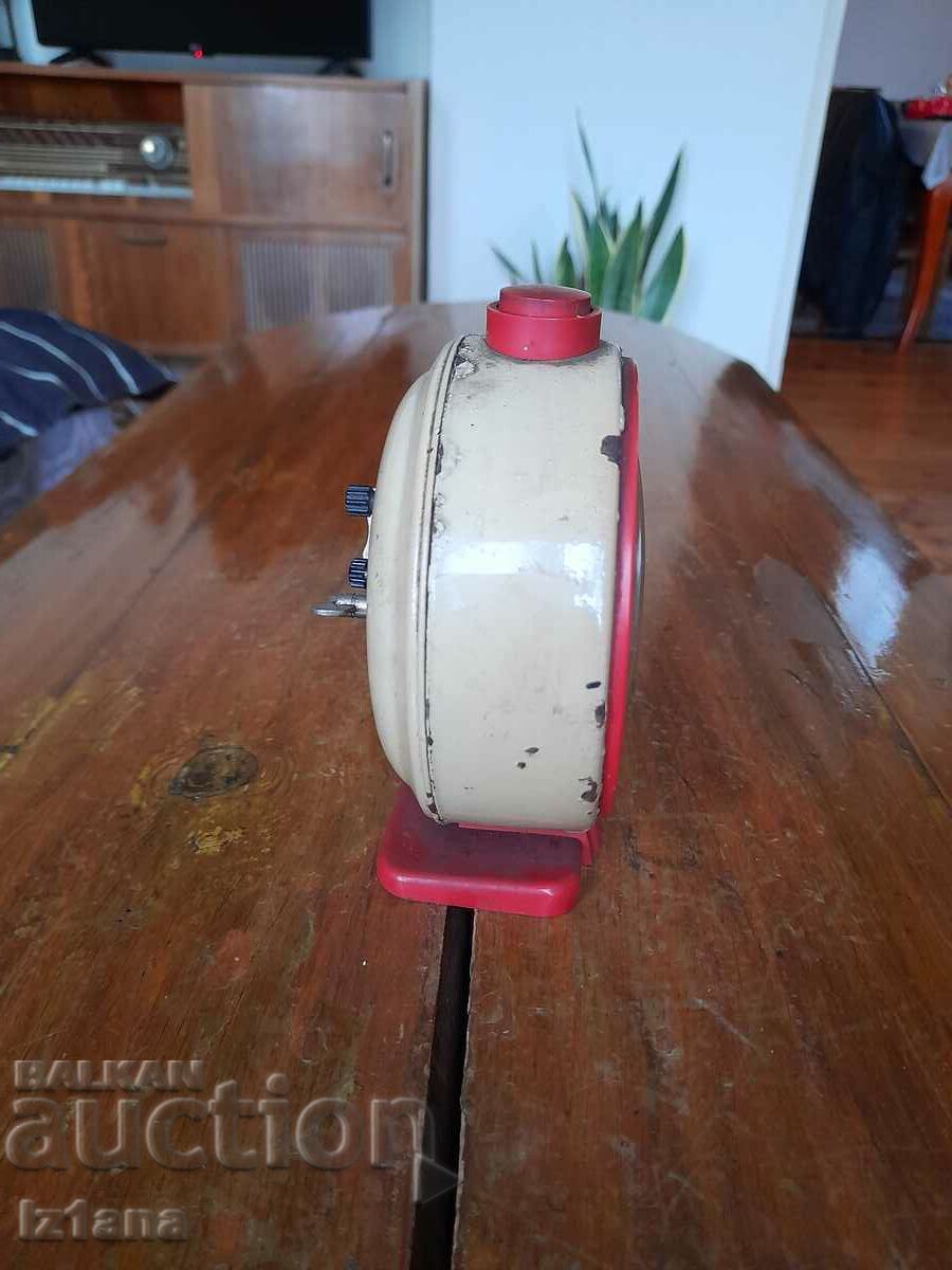 Old table clock alarm clock Jantar, Jantar with price 18.00 BGN | € 9.20 Old table clock alarm clock Jantar, Jantar with price 18.00 BGN | € 9.20