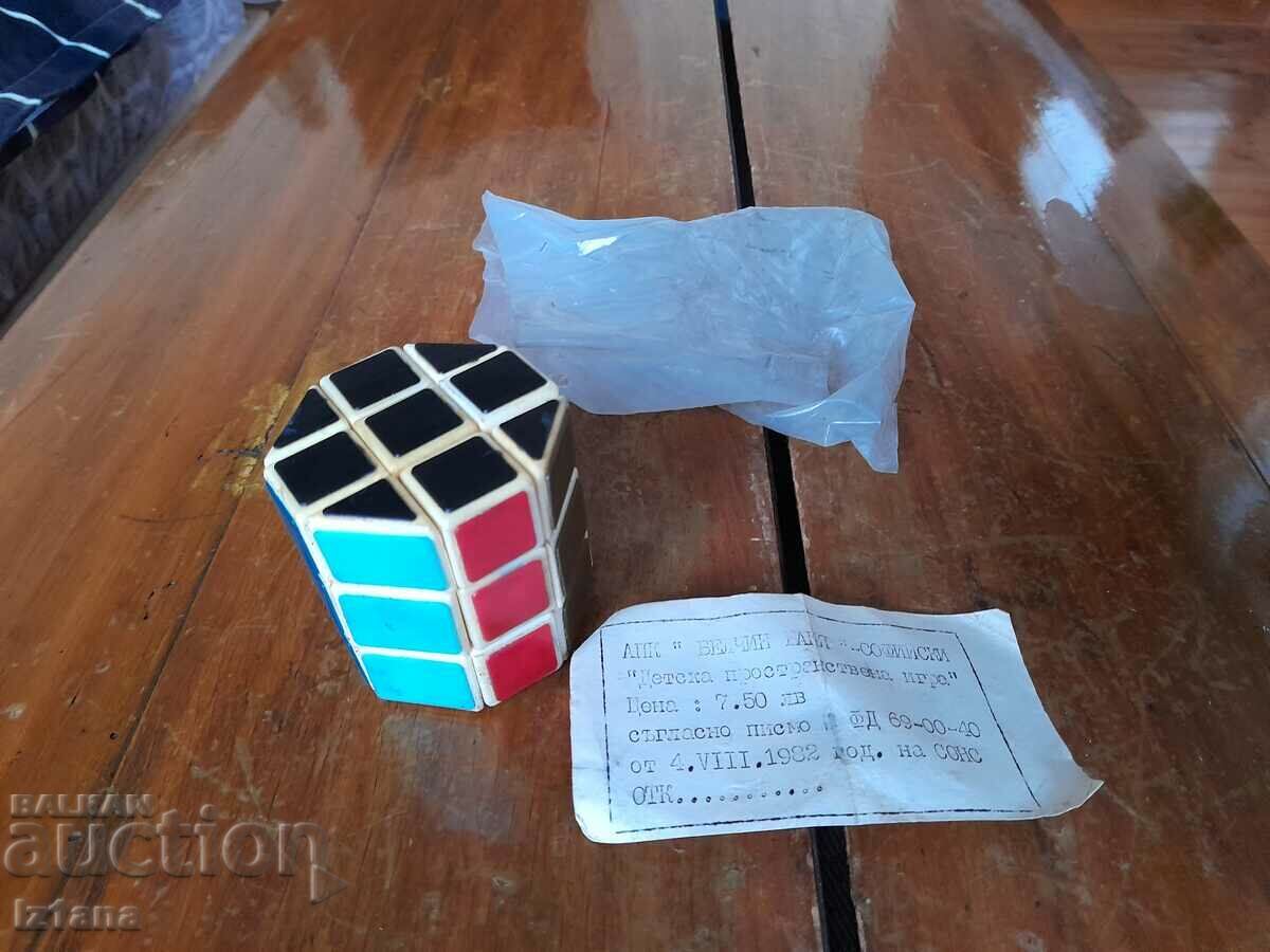 Ένα παλιό παιδικό Χωρικό παιχνίδι με τιμή 38.00 BGN | € 19.43 Ένα παλιό παιδικό Χωρικό παιχνίδι με τιμή 38.00 BGN | € 19.43