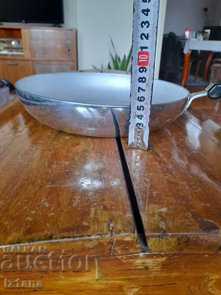 Old aluminum pan with price 45.00 BGN | € 23.01 Old aluminum pan with price 45.00 BGN | € 23.01