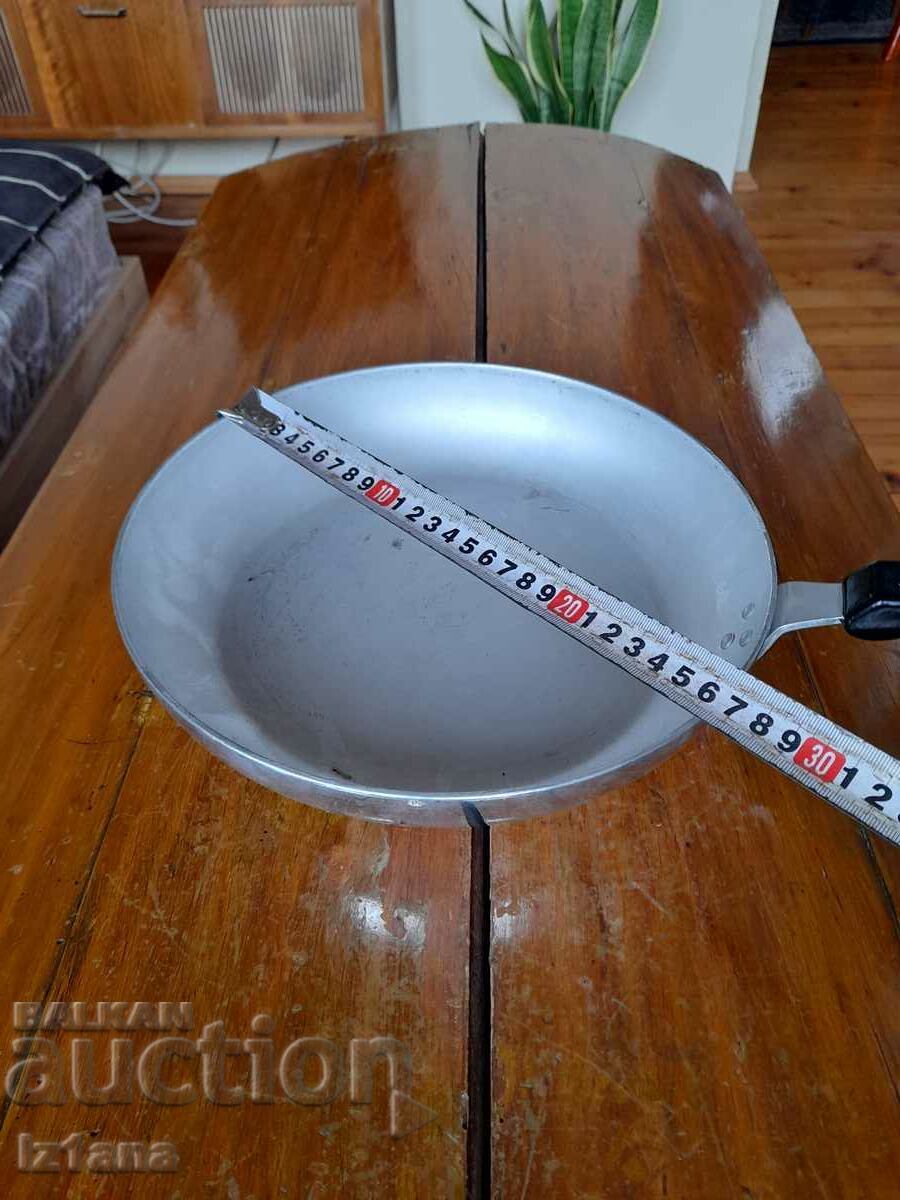 Auction Old aluminum pan Auction Old aluminum pan