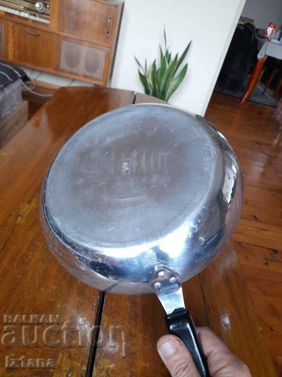 Delivery of Old aluminum pan Delivery of Old aluminum pan