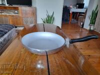 Tava veche din aluminiu