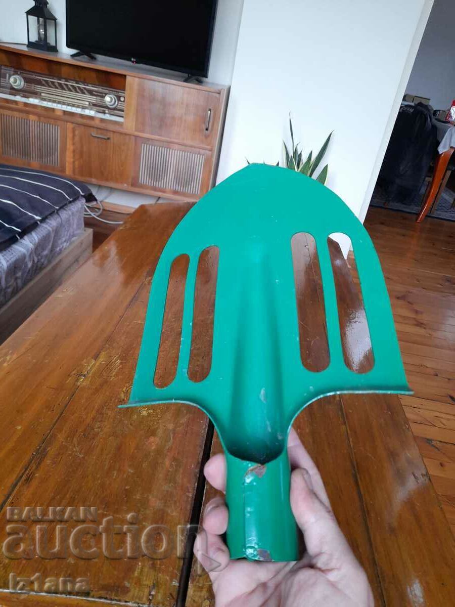 Стара права лопата,бел,кюрек - 5 Стара права лопата,бел,кюрек - 5