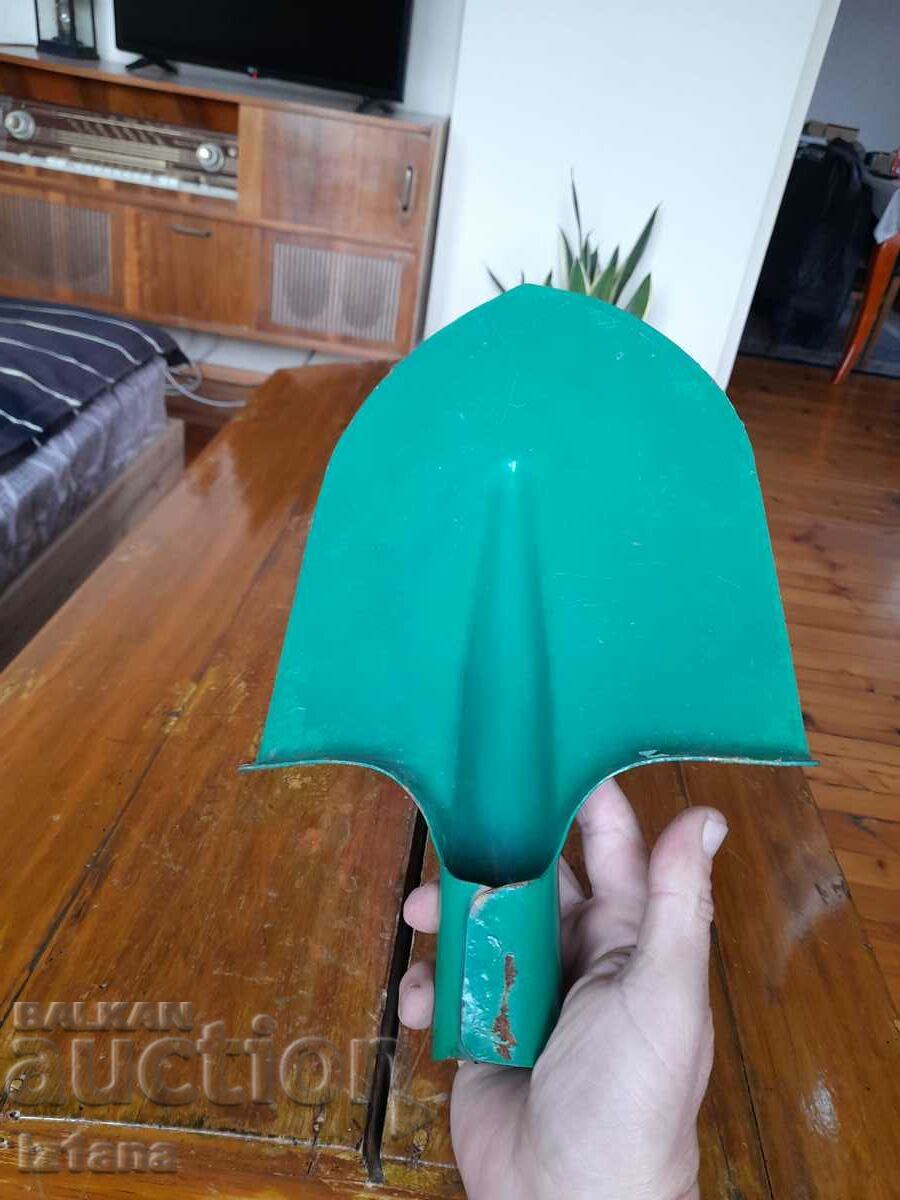 Auction Old right shovel, spade, pickaxe Auction Old right shovel, spade, pickaxe