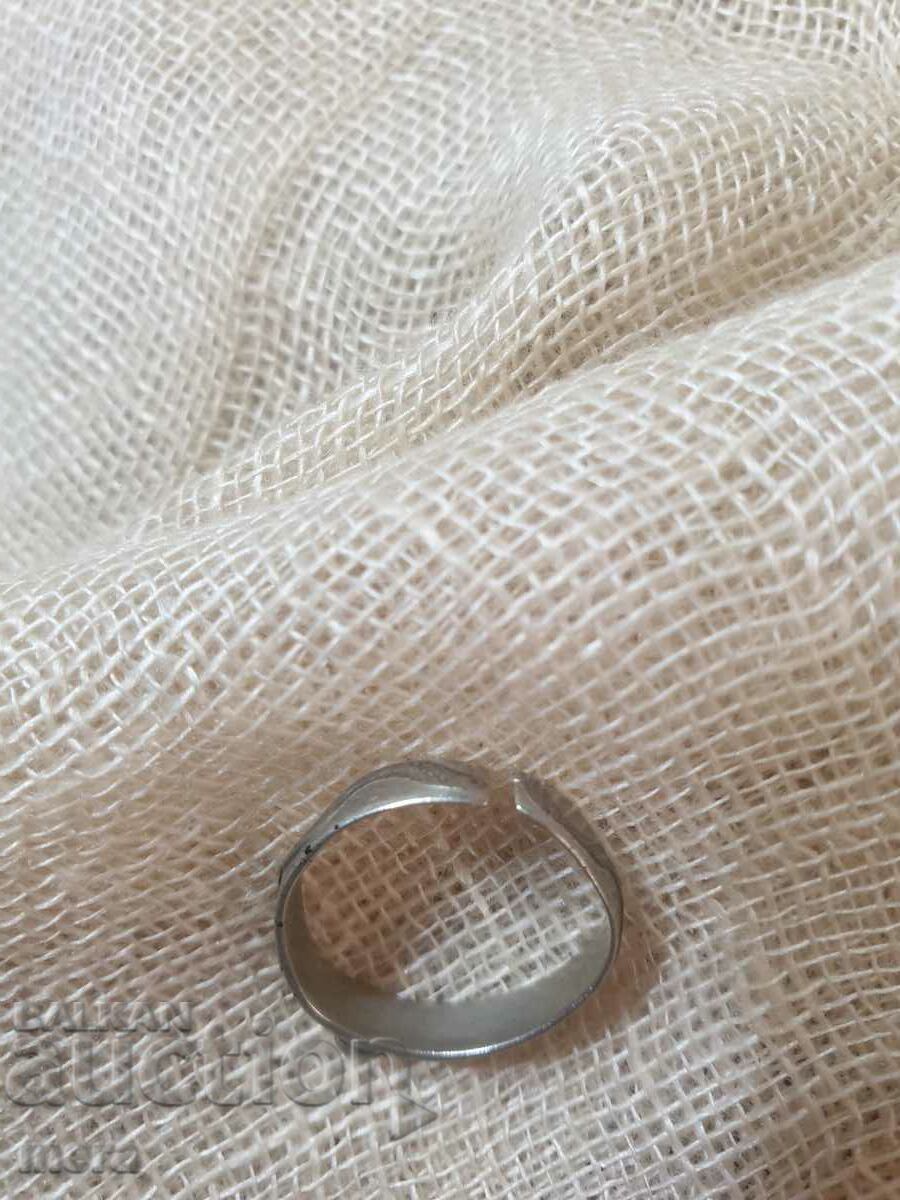 Доставка на Старинно сребърно пръстенче Доставка на Старинно сребърно пръстенче