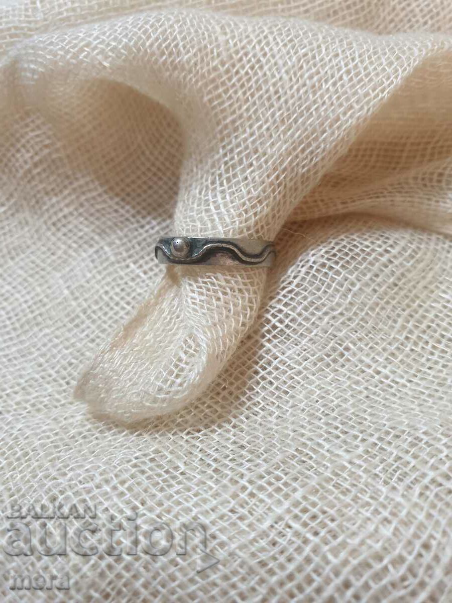 Старинно сребърно пръстенче Старинно сребърно пръстенче