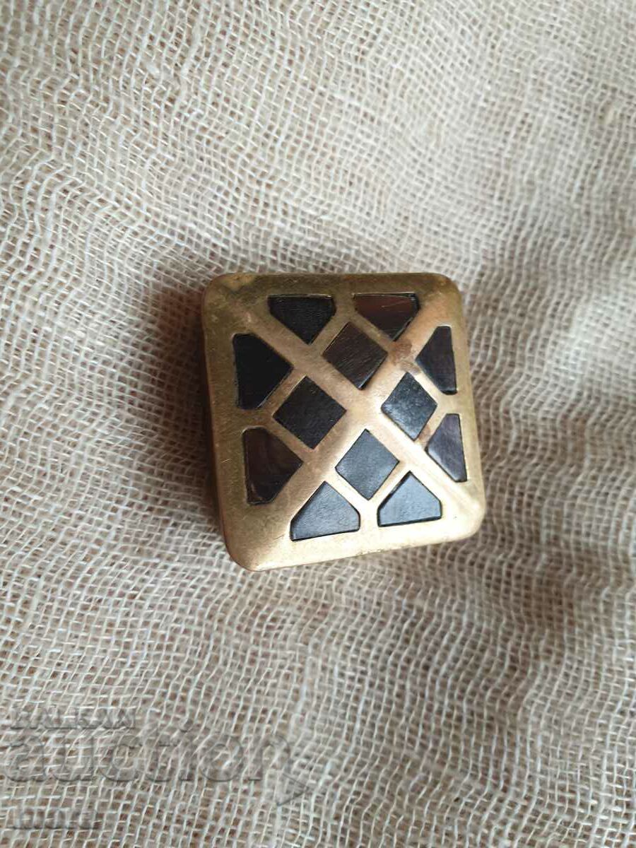 Auction A small brass box with applied hornbone tiles Auction A small brass box with applied hornbone tiles