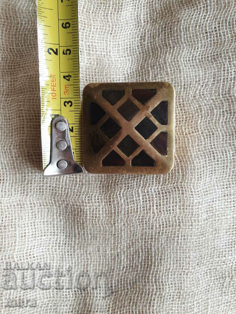 A small brass box with applied hornbone tiles - 5 A small brass box with applied hornbone tiles - 5