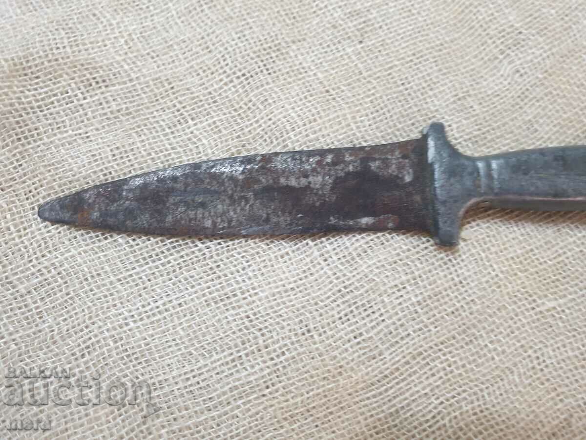 Auction A small bachelor pad Auction A small bachelor pad