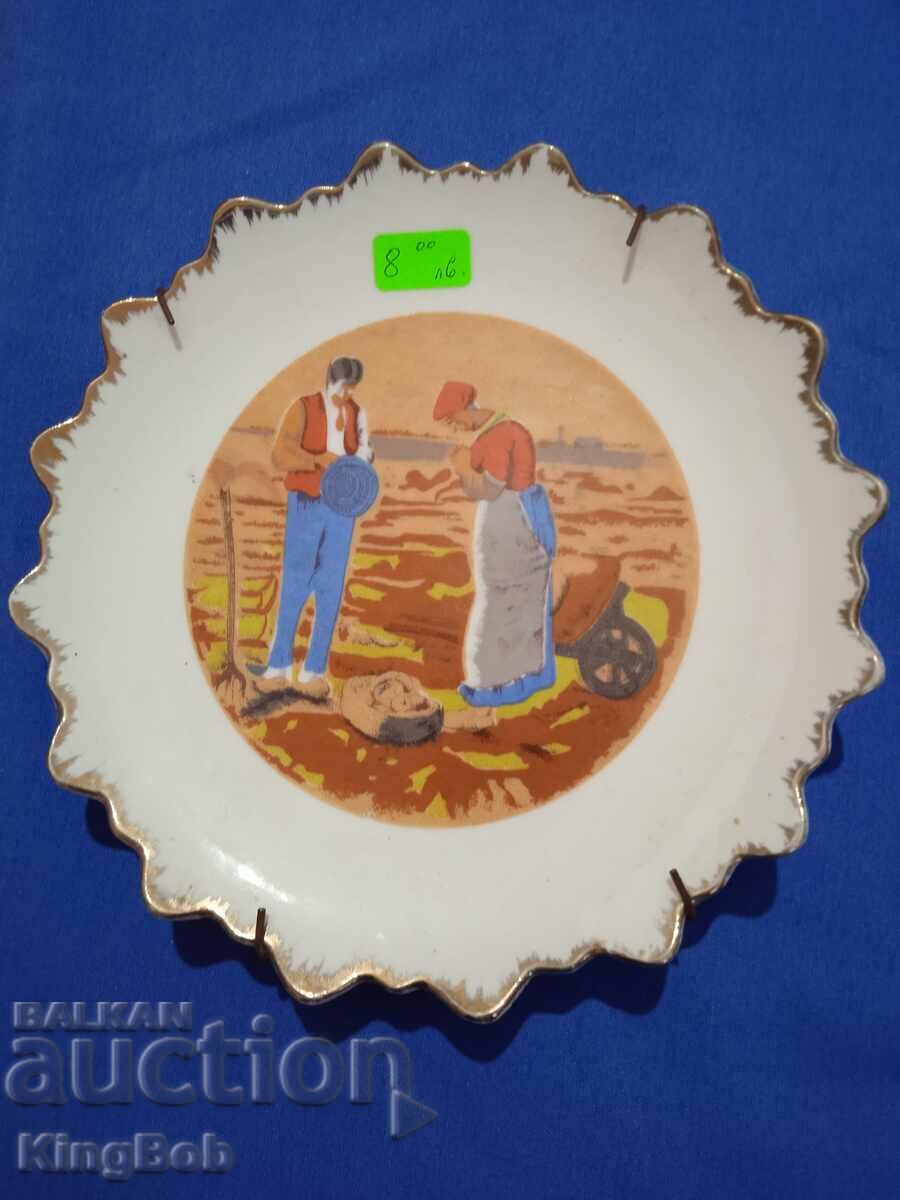 EXCELLENT WALL PLATE "ON THE FIELD"