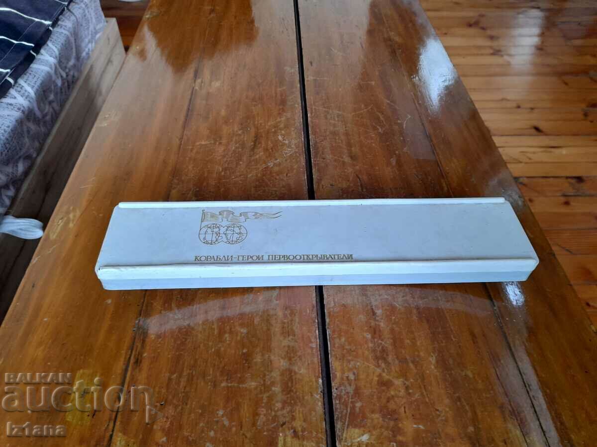 Old badges Ships Heroes, Pioneers Old badges Ships Heroes, Pioneers