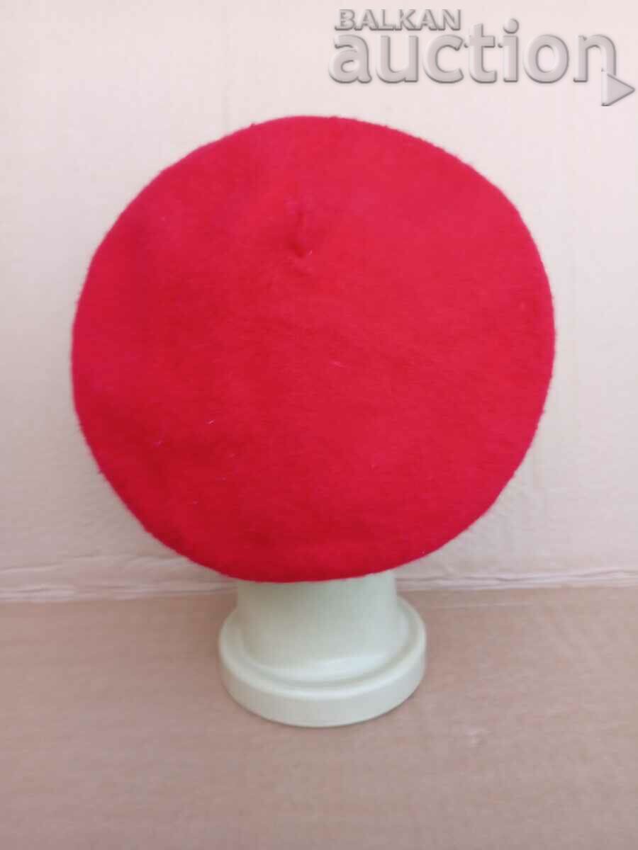 Аукцион червена барета Аукцион червена барета