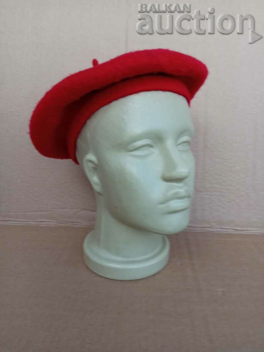 Доставка на червена барета Доставка на червена барета