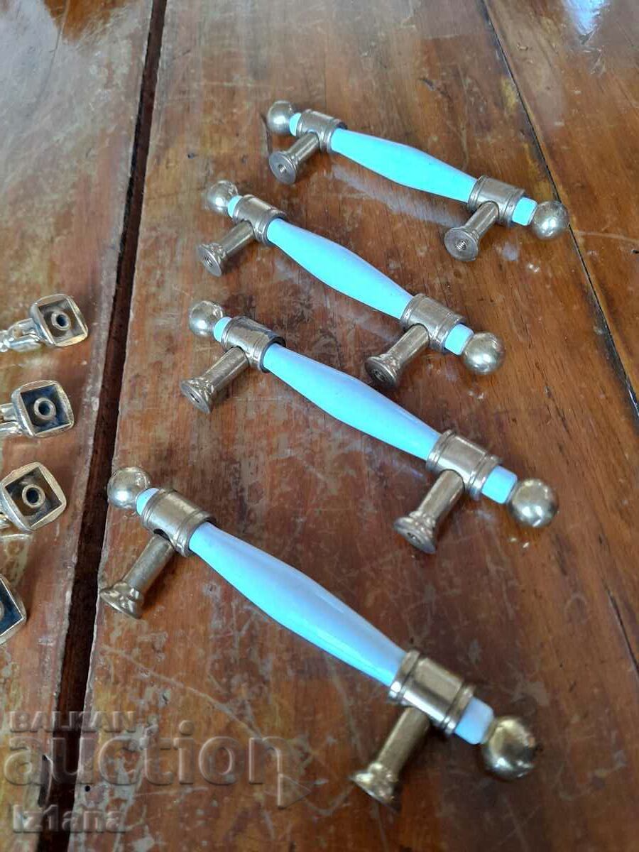 Auction  Old handle, cabinet handles, drawer