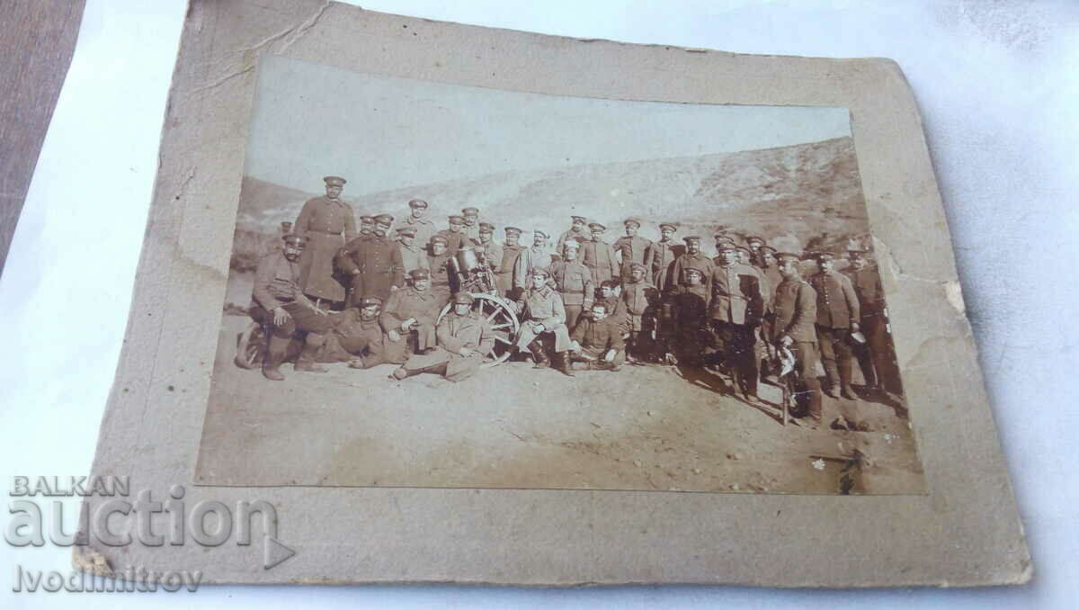 Κα Αξιωματικοί και στρατιώτες με όλμους στο μπροστινό μέρος Χαρτόνι 1918