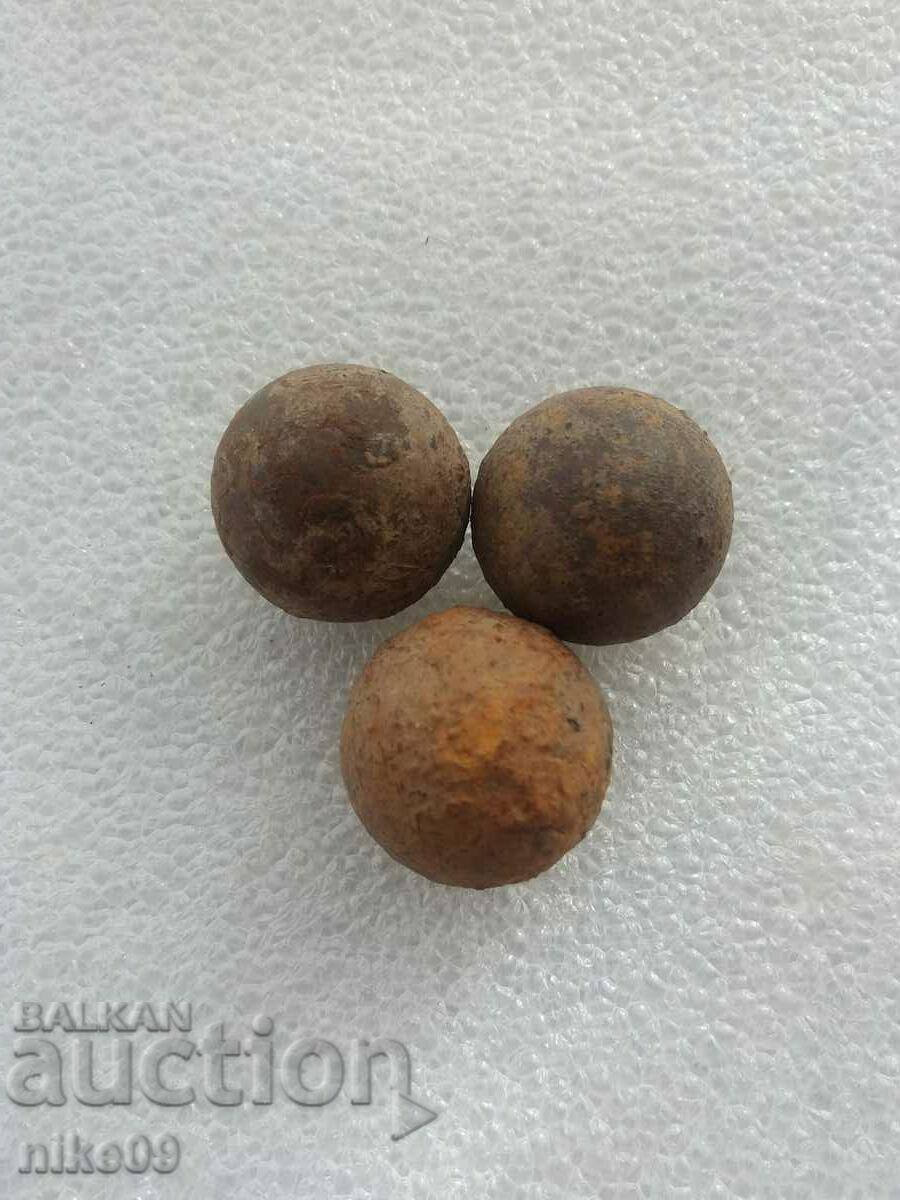 Vintage ammunition cannonballs for a rifle weapon