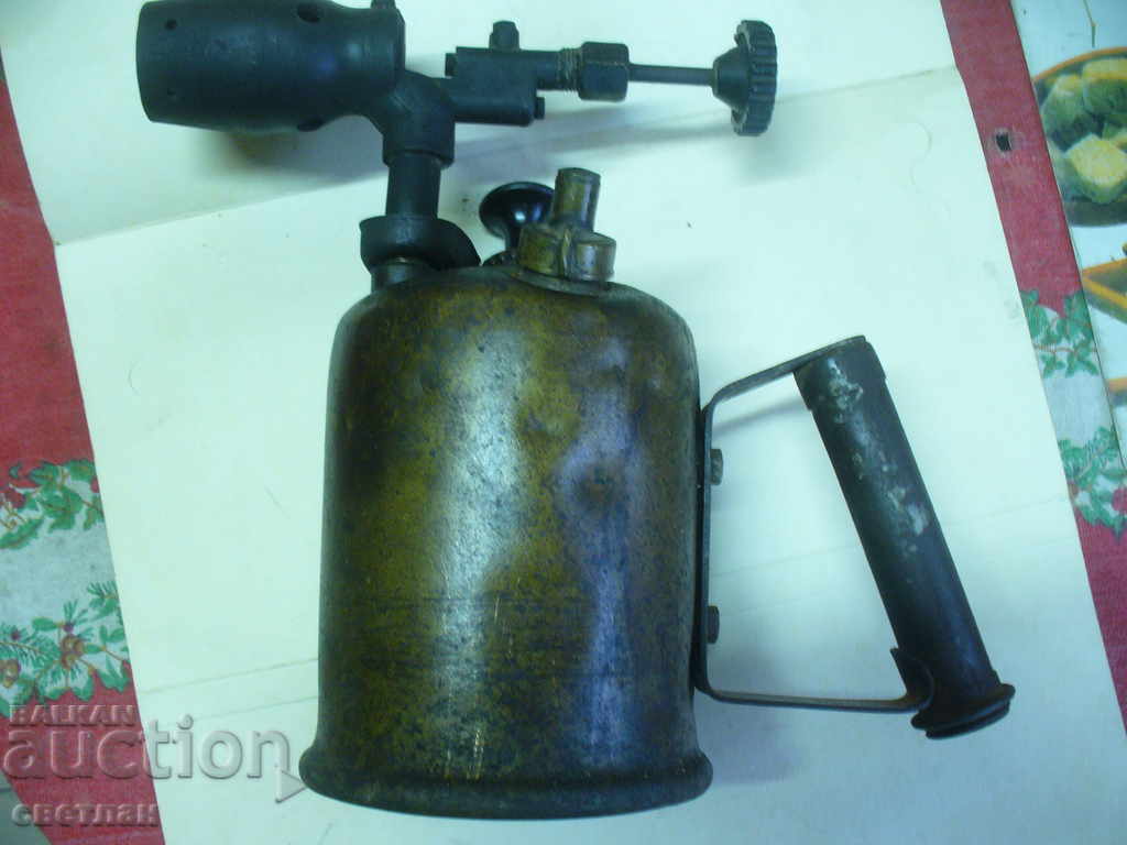 Auction  LARGE MEDIUM BENZIN LAMP