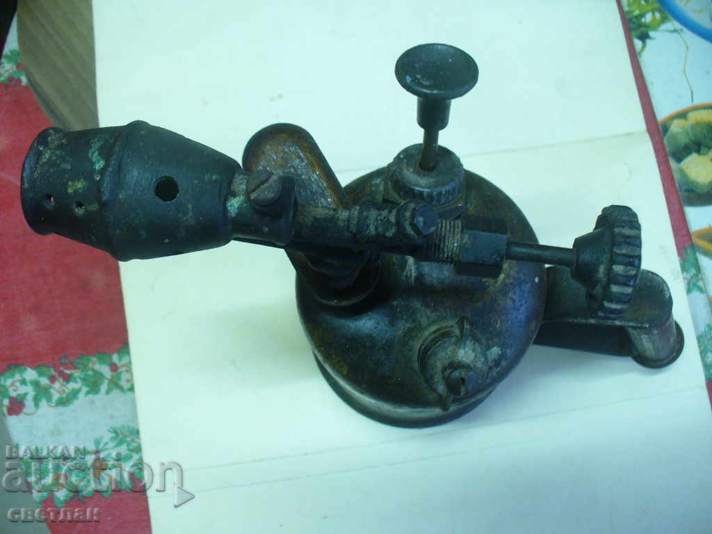 Auction LARGE MEDIUM BENZINA LAMP-2 Auction LARGE MEDIUM BENZINA LAMP-2