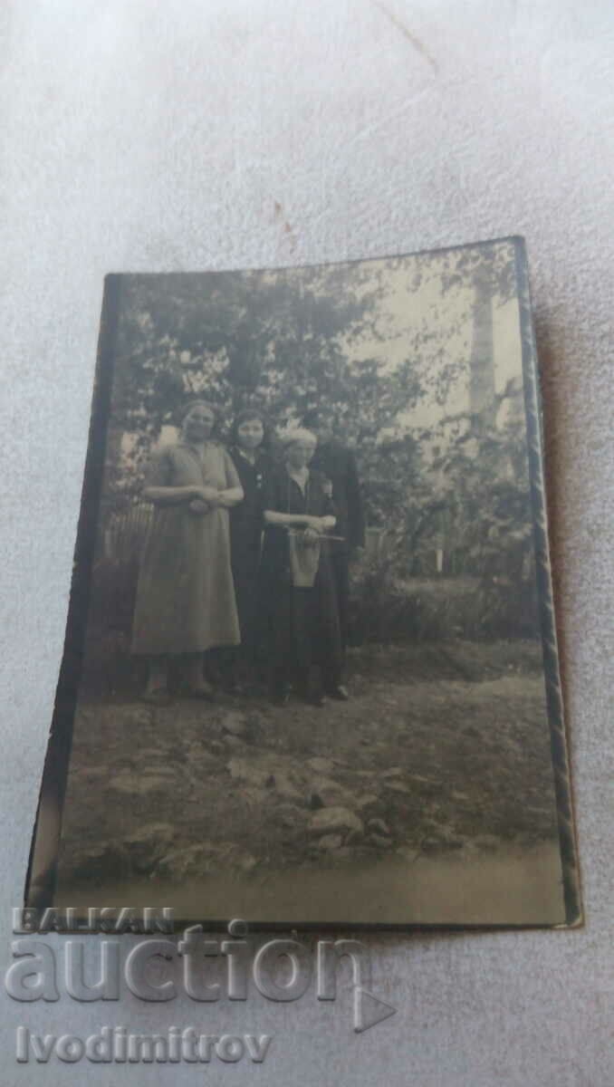 Снимка Княжево Мъж и три жени 1933
