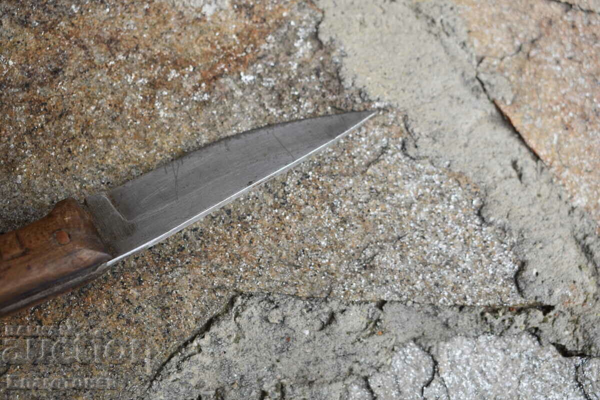 Delivery of An old knife blade