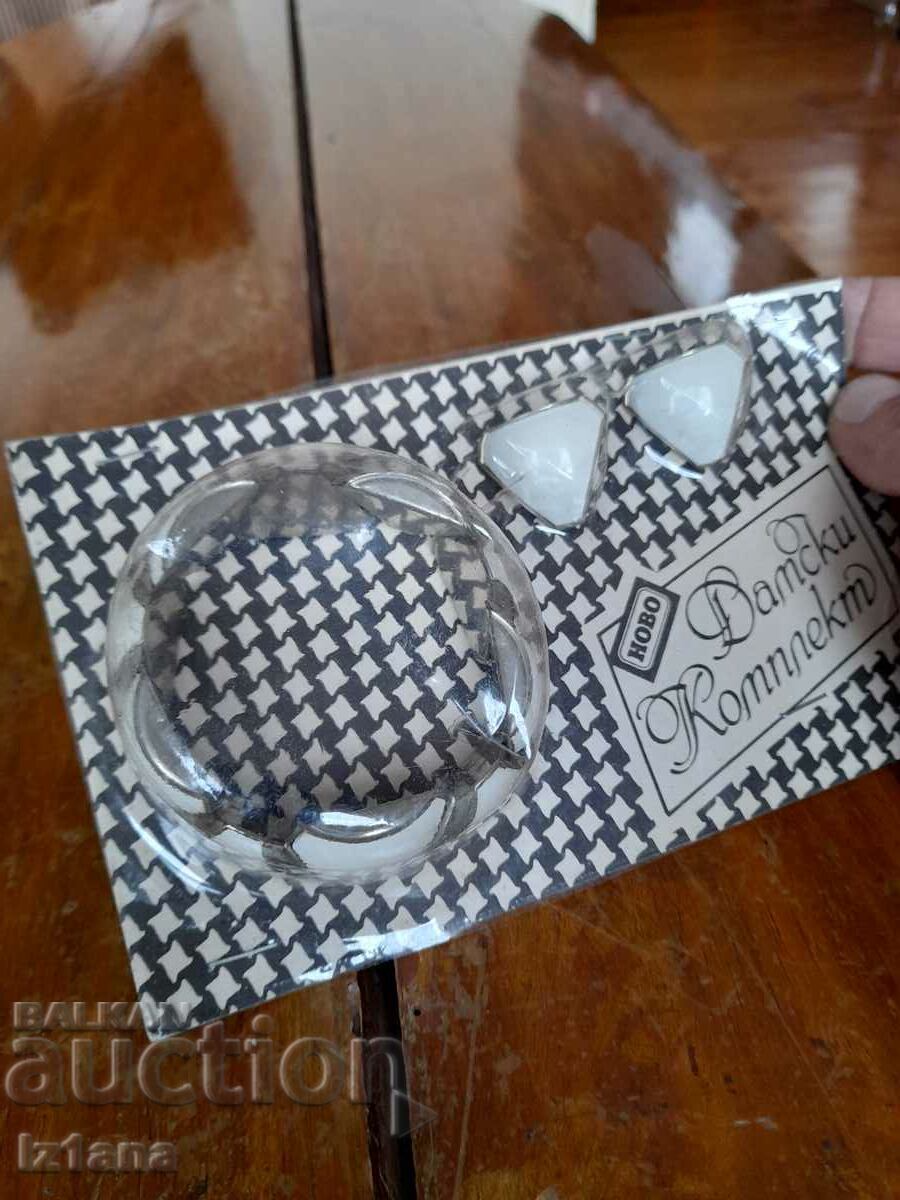 Delivery of Old Women's Bracelet and Earrings Set Delivery of Old Women's Bracelet and Earrings Set