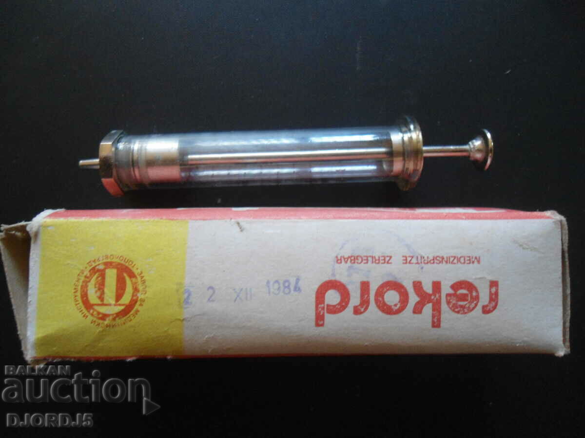 Auction  Old glass syringe