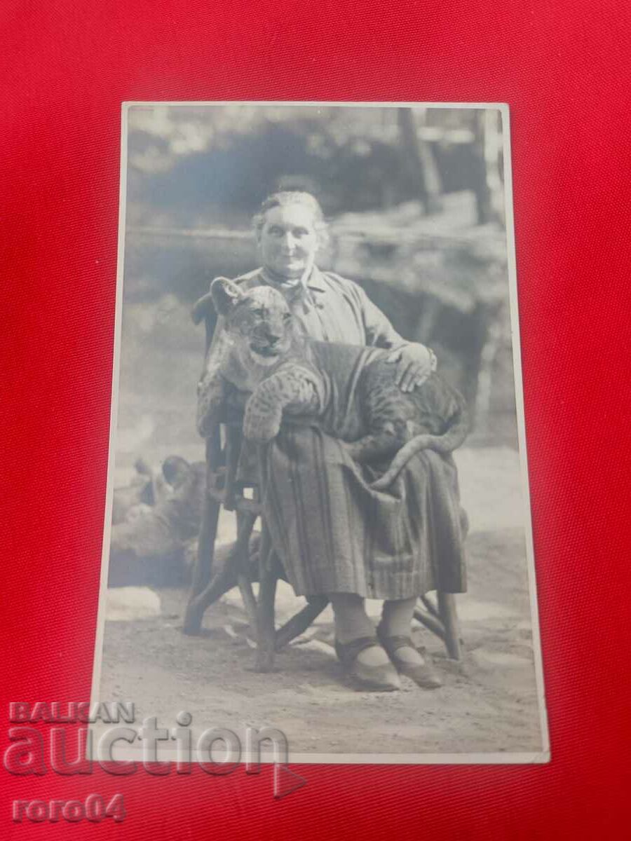 SOMETHING NOT SEEN - A WOMAN WITH A TIGER with price 54.00 BGN | € 27.61 SOMETHING NOT SEEN - A WOMAN WITH A TIGER with price 54.00 BGN | € 27.61