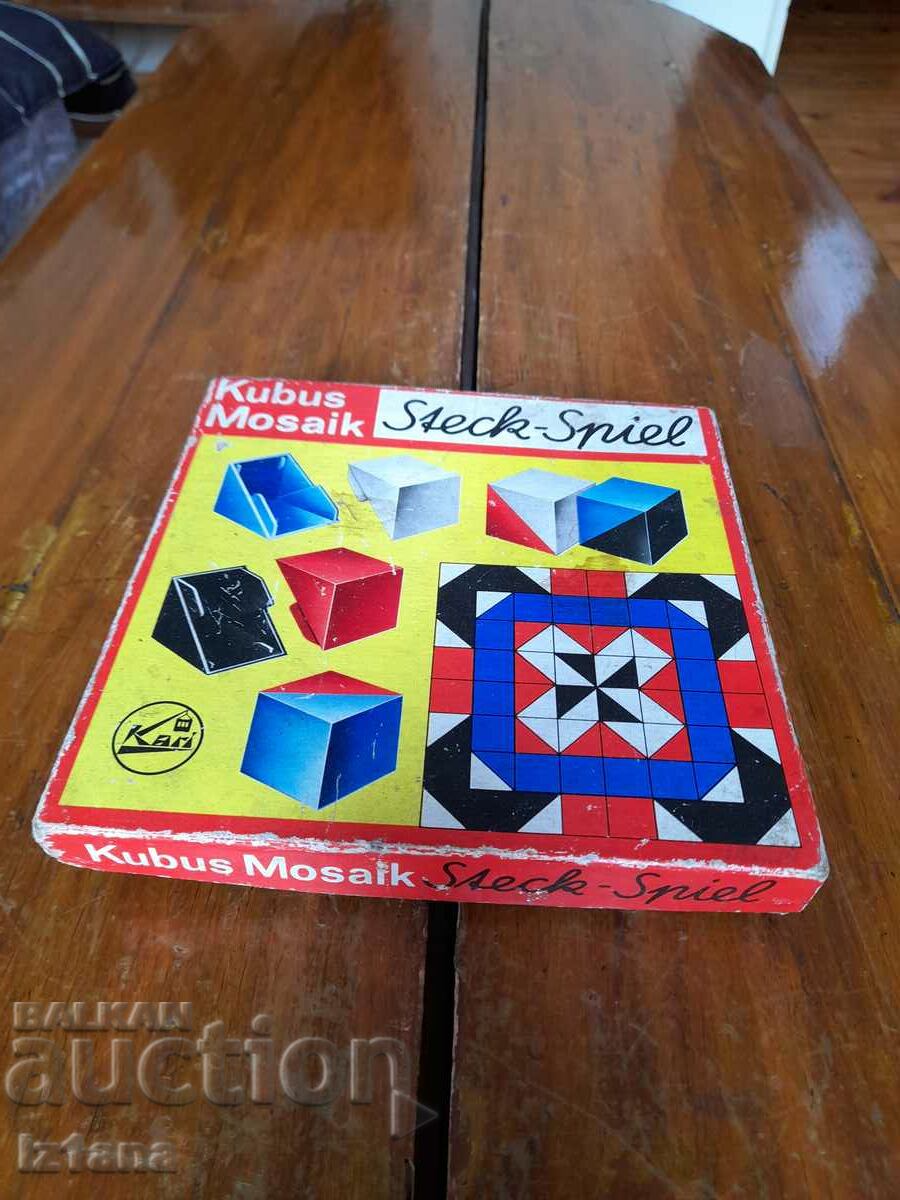 Ένα παλιό παιδικό παιχνίδι Kubus Mosaik