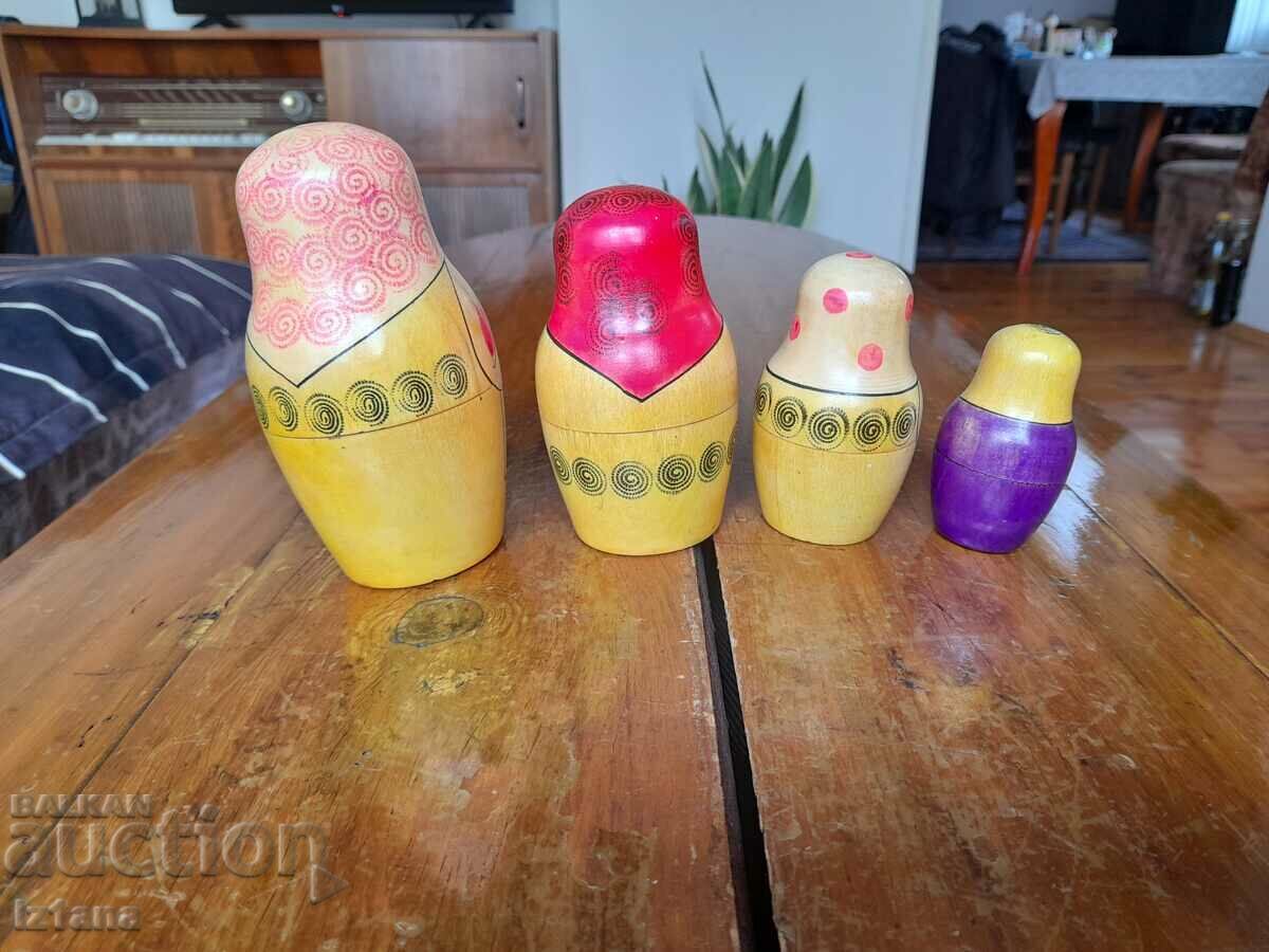Delivery of Old Matryoshka, Matryoshkas