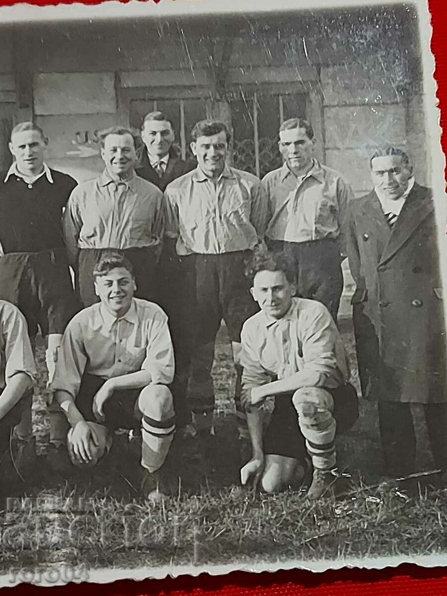 FOOTBALL PLAYERS - 7 FOOTBALL PLAYERS - 7